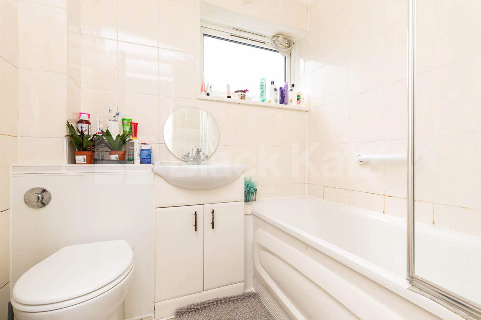 spacious 2 double bedroom 1 bath property close to tube and amenities  Kerwick Close, Caledonian Road / Barnsbury 